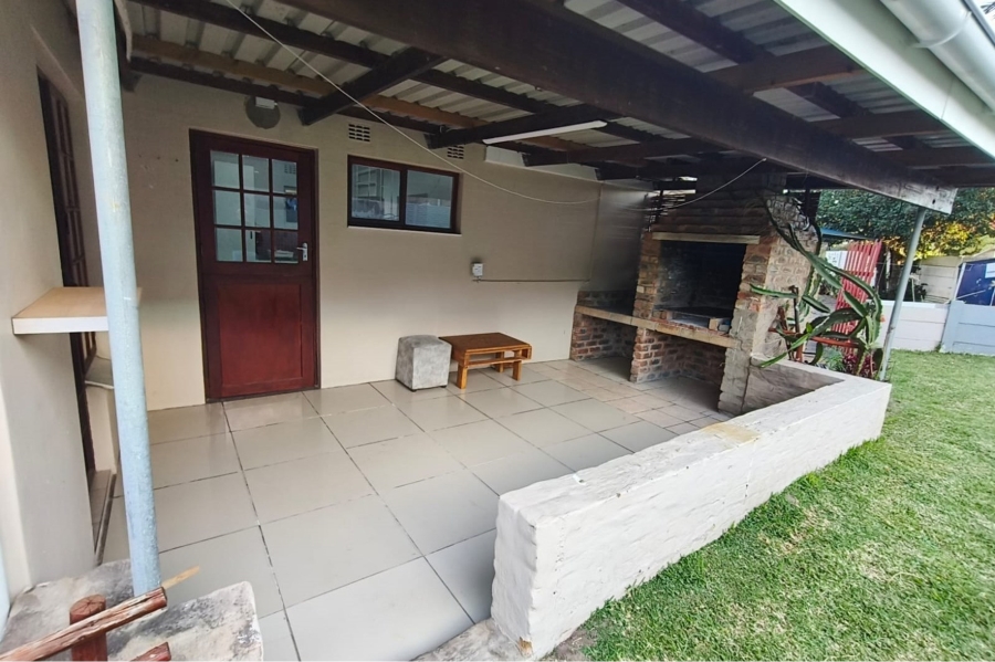 To Let 2 Bedroom Property for Rent in Beacon Bay Eastern Cape